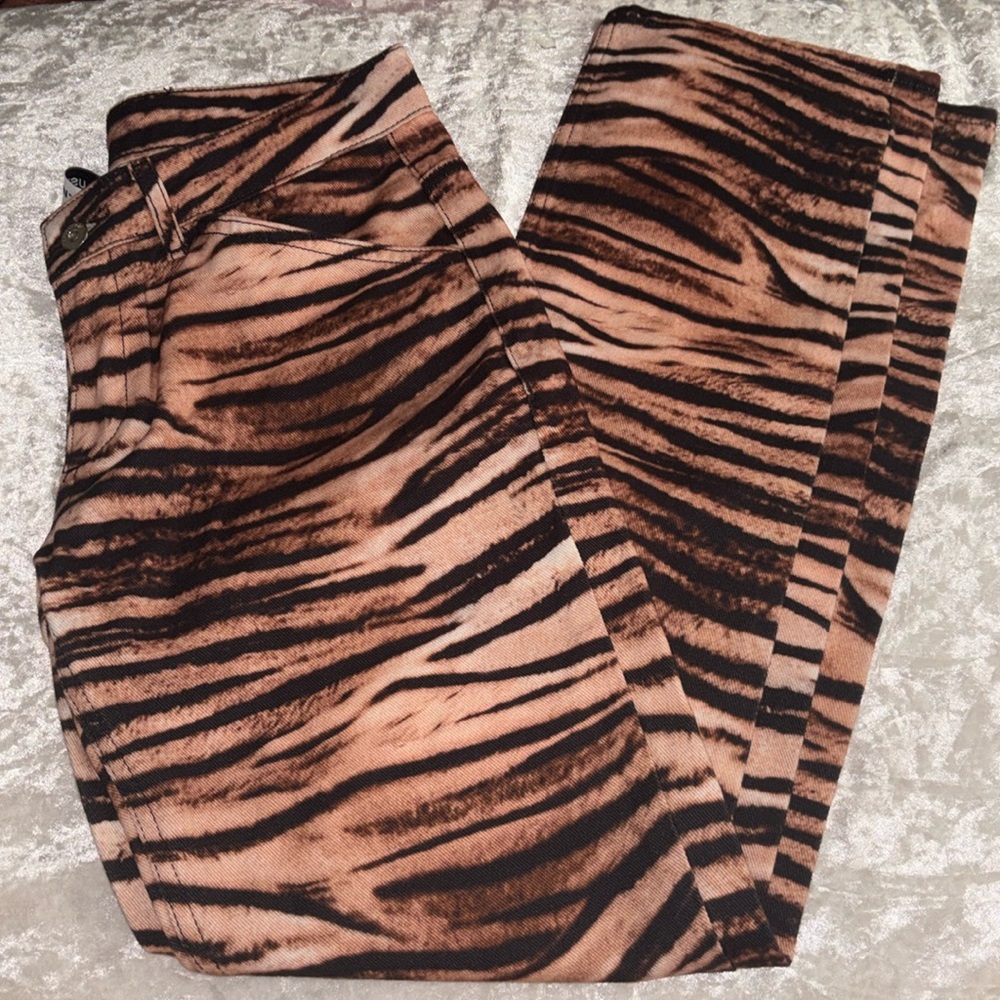 Low waist tiger print jeans
